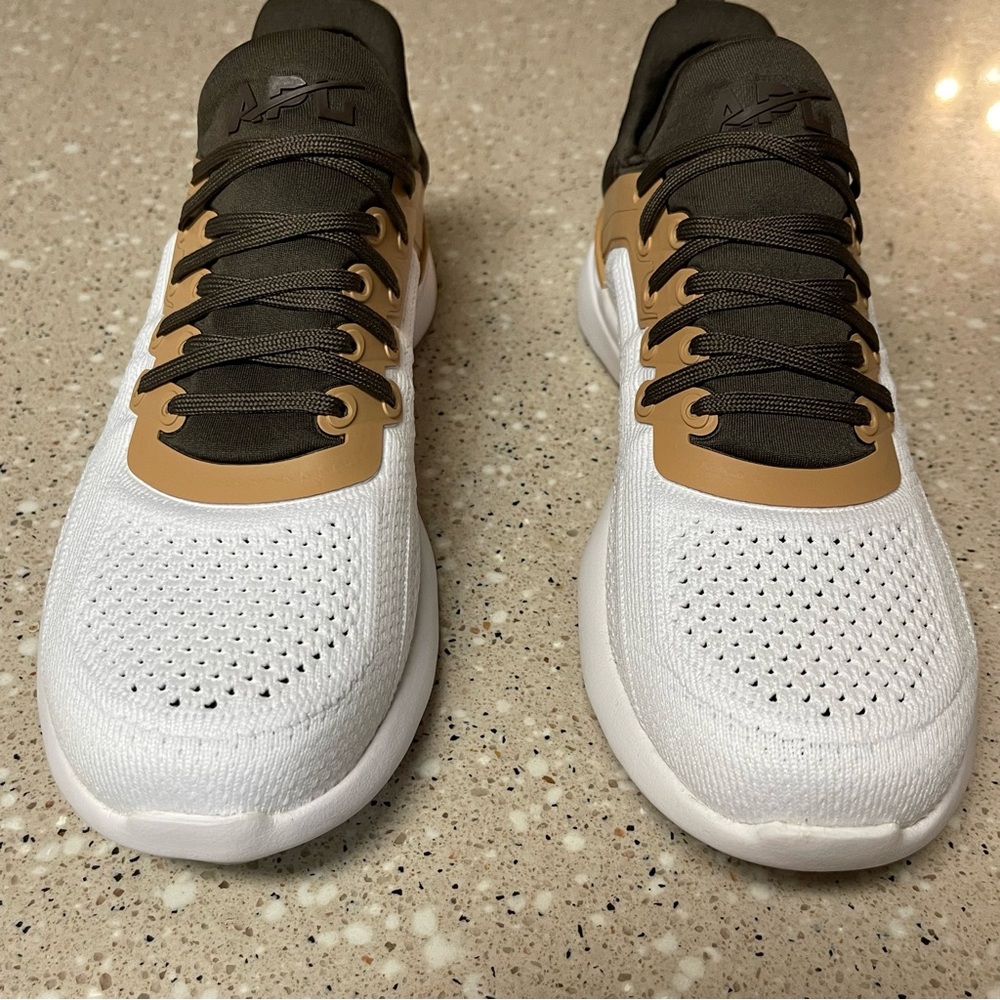 New In Box Women’s APL Athletic Propulsion Labs TechLoom Tracer Size 7 Choc/Tan